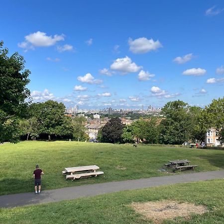 London Modern Flat Near Transports Apartment Екстериор снимка