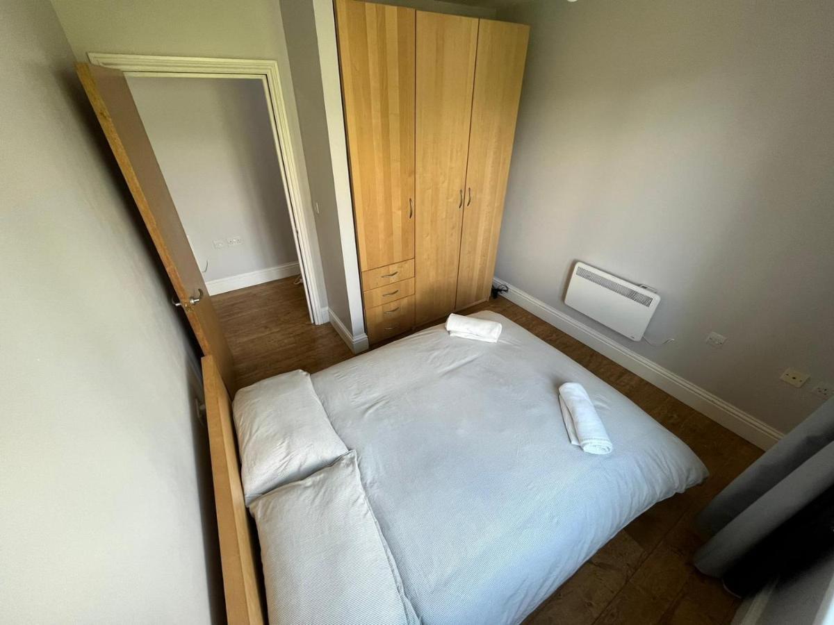 London Modern Flat Near Transports Apartment Екстериор снимка