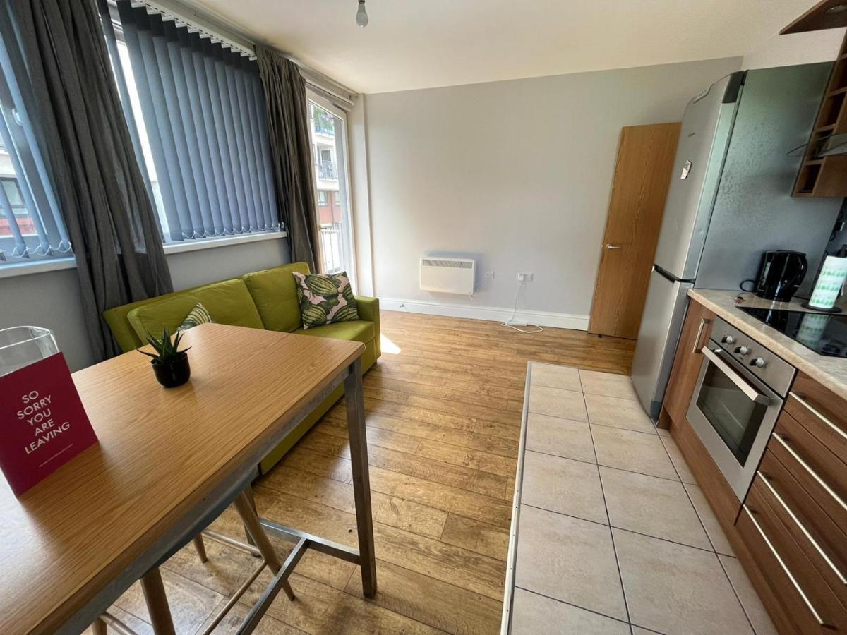 London Modern Flat Near Transports Apartment Екстериор снимка