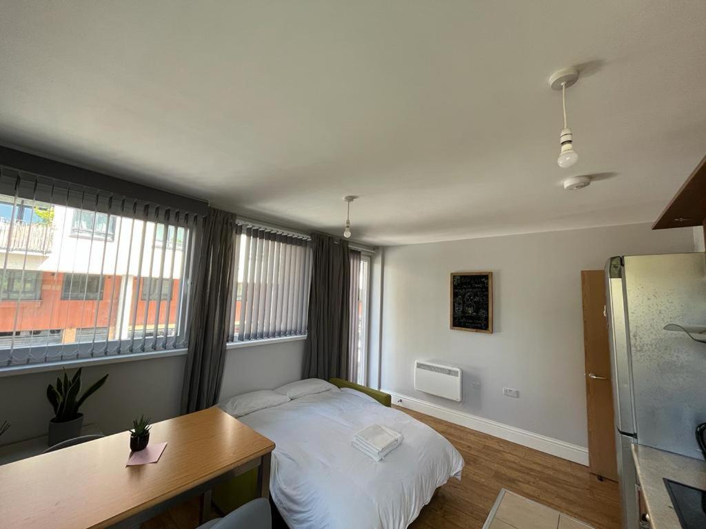 London Modern Flat Near Transports Apartment Екстериор снимка