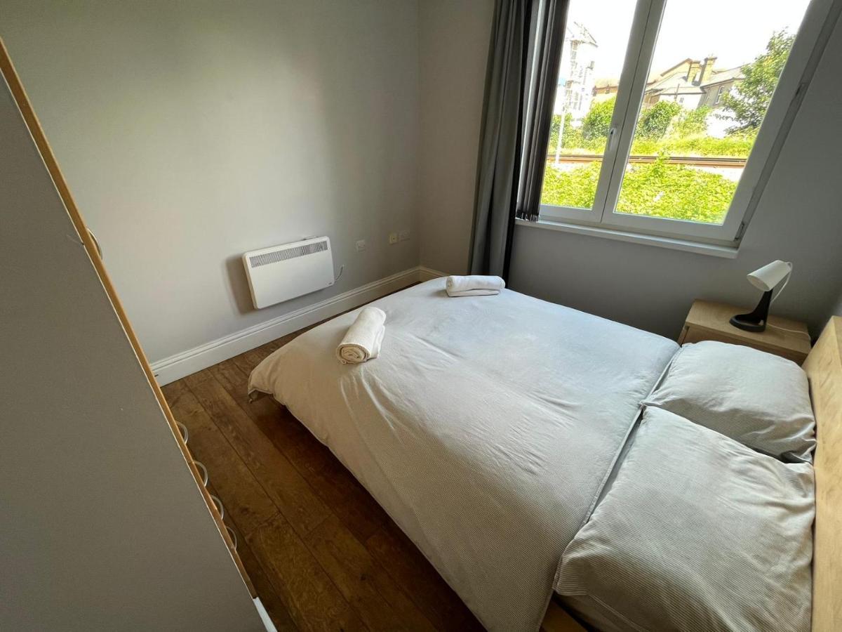 London Modern Flat Near Transports Apartment Екстериор снимка