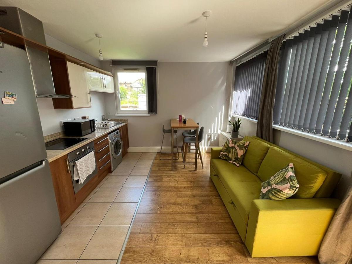 London Modern Flat Near Transports Apartment Екстериор снимка