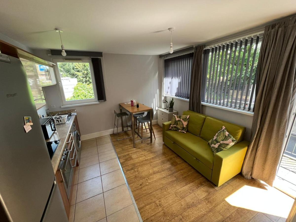 London Modern Flat Near Transports Apartment Екстериор снимка