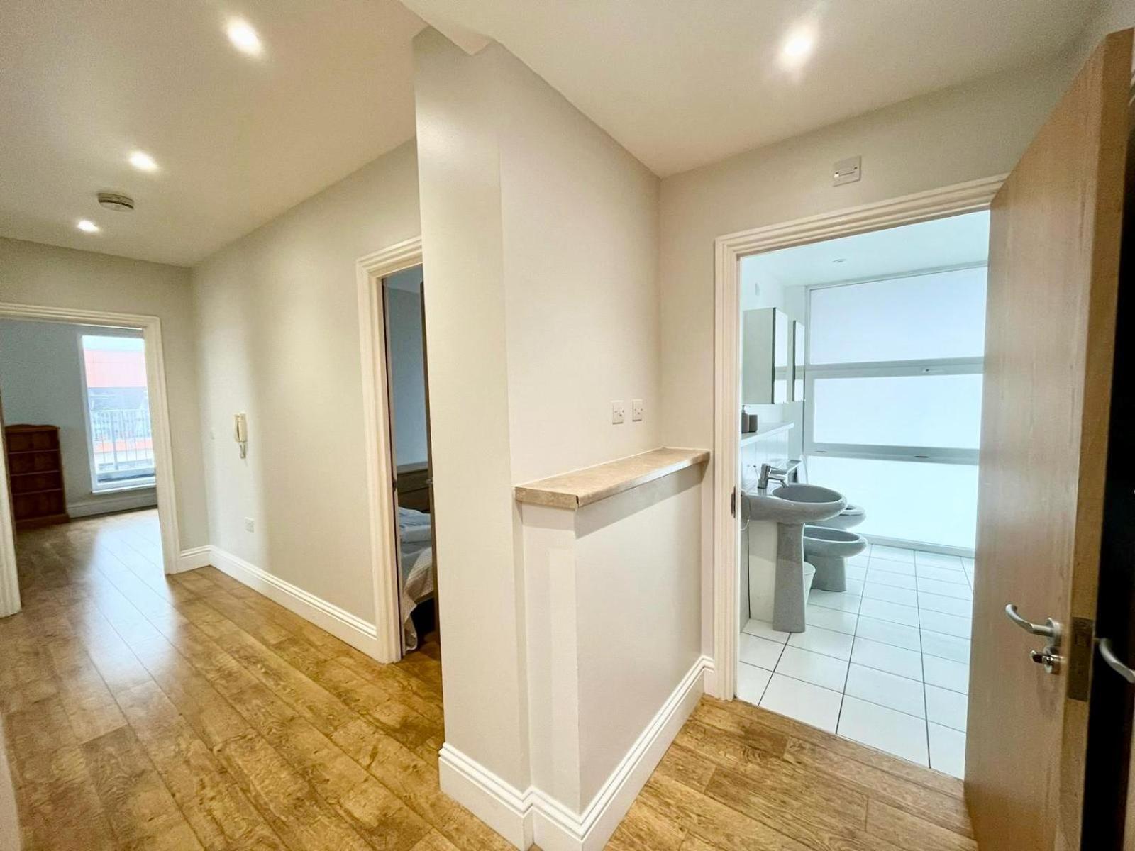 London Modern Flat Near Transports Apartment Екстериор снимка