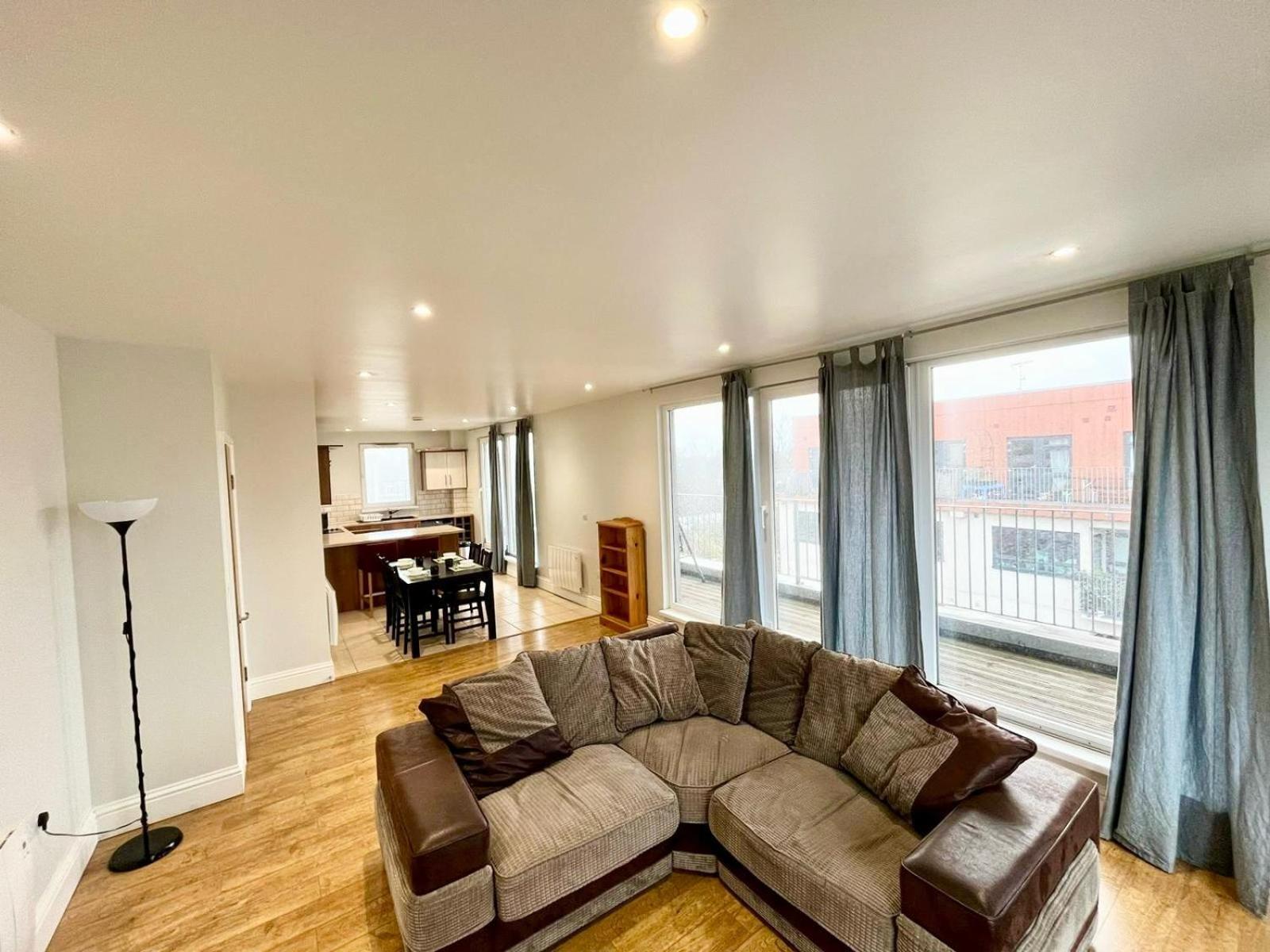 London Modern Flat Near Transports Apartment Екстериор снимка
