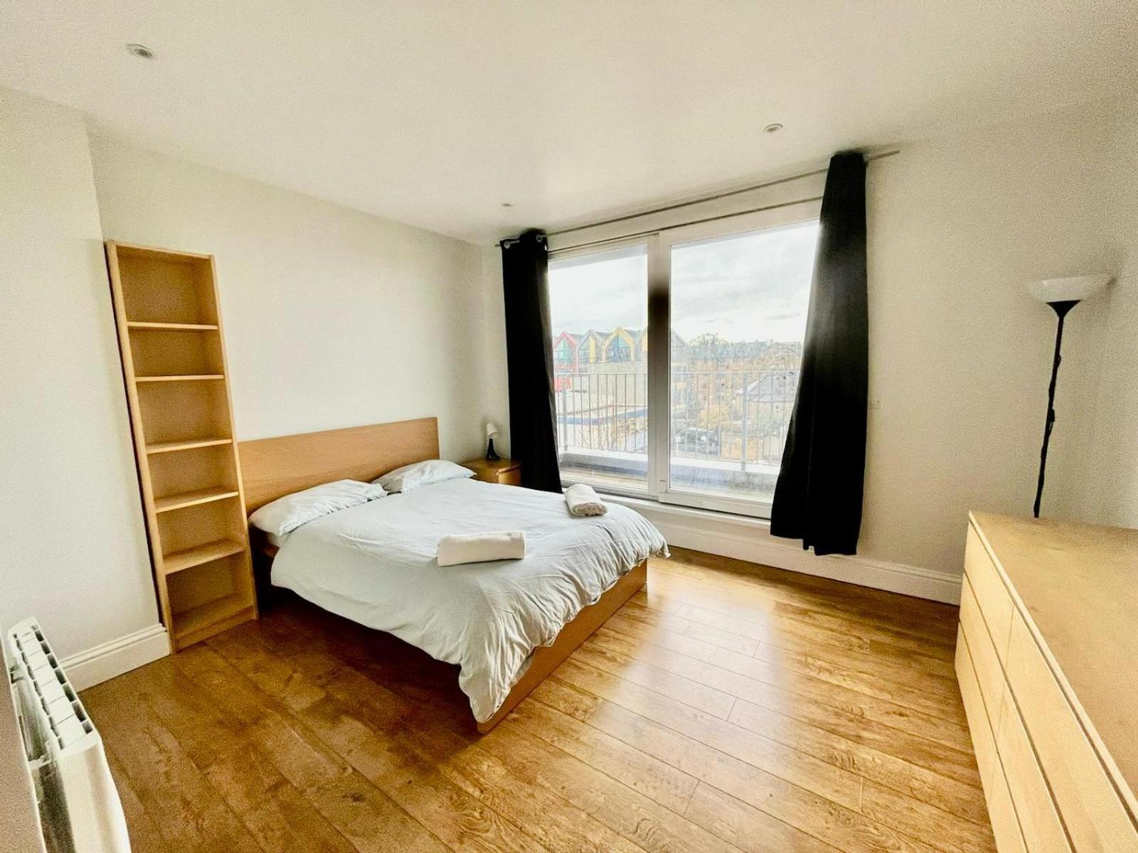 London Modern Flat Near Transports Apartment Екстериор снимка