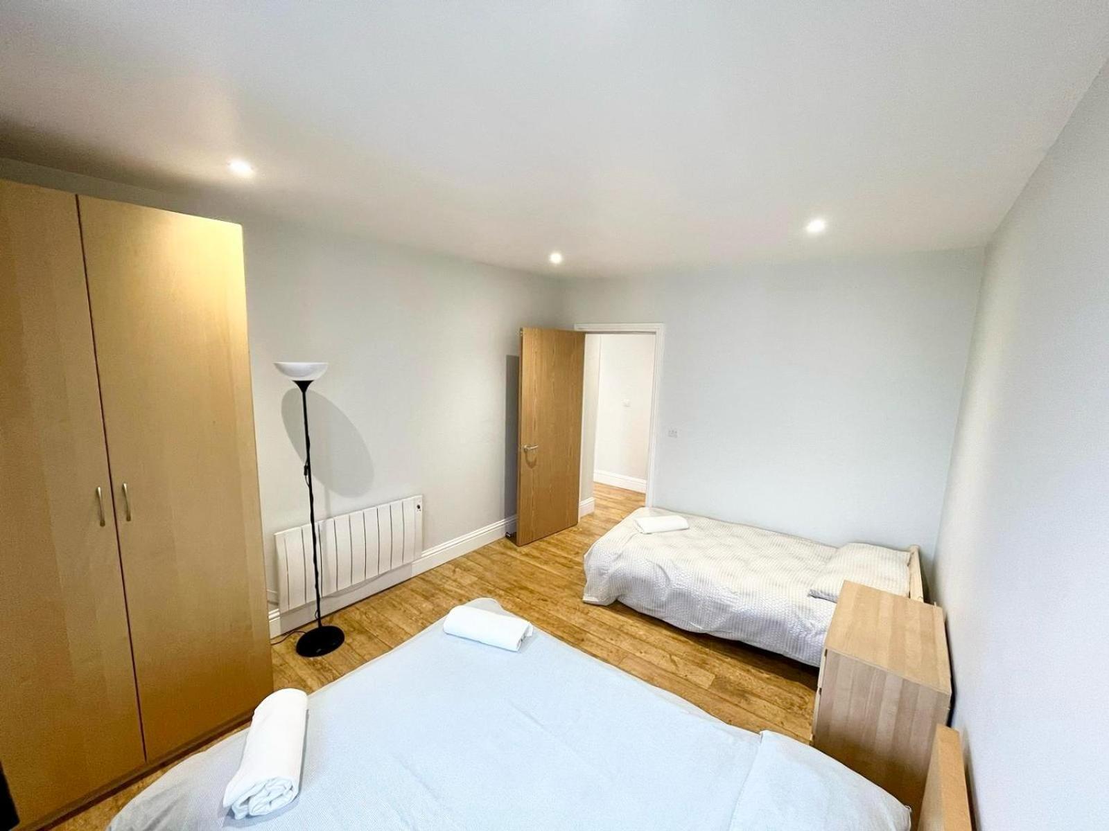 London Modern Flat Near Transports Apartment Екстериор снимка