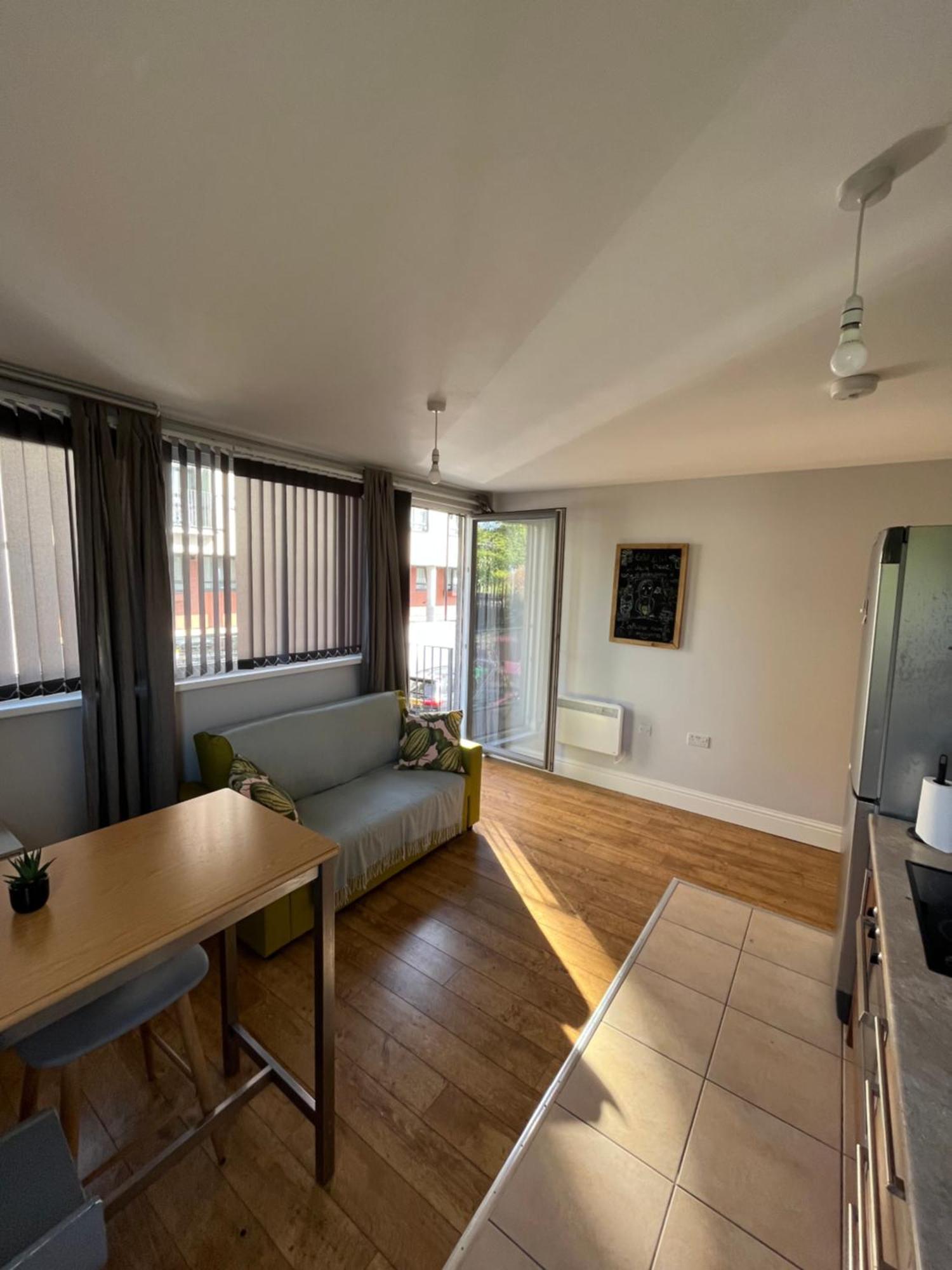 London Modern Flat Near Transports Apartment Екстериор снимка