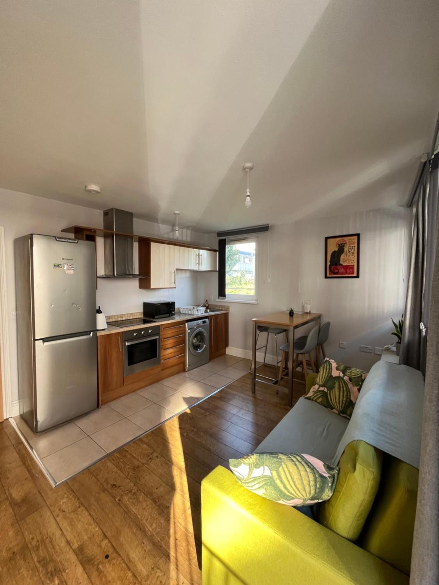London Modern Flat Near Transports Apartment Екстериор снимка