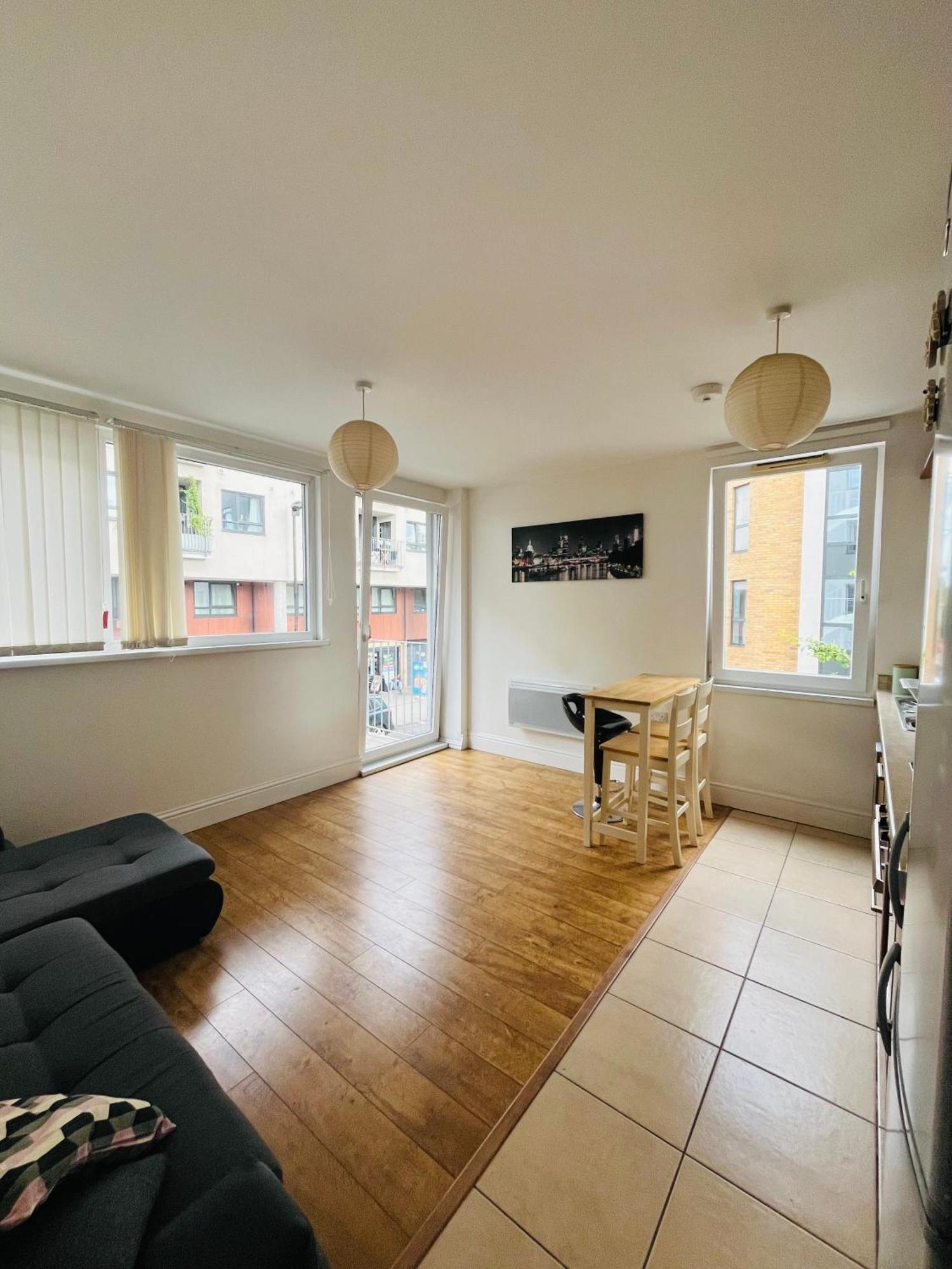 London Modern Flat Near Transports Apartment Екстериор снимка